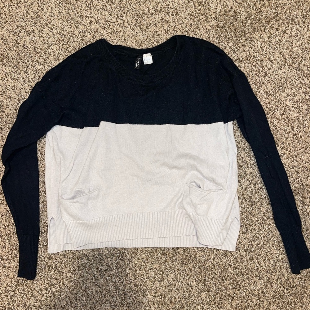 Black & Creme H&M Sweater